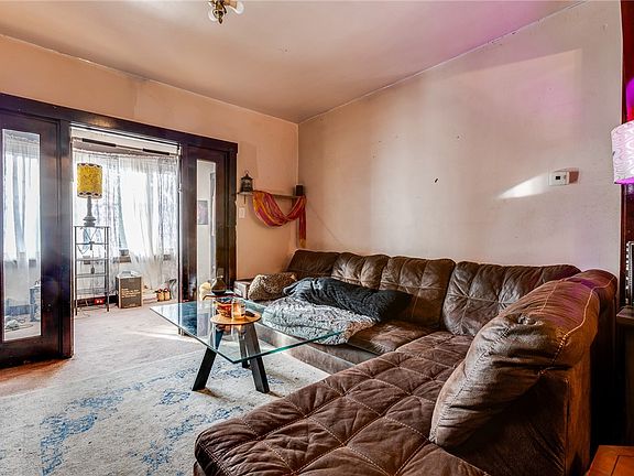 4th image of 2836 W Liberty Ave