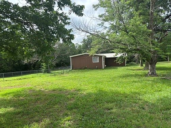 4th image of 165 Lakeview Dr