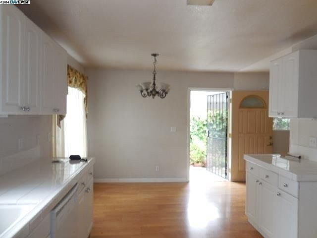 2nd image of 359 Lexington Ave
