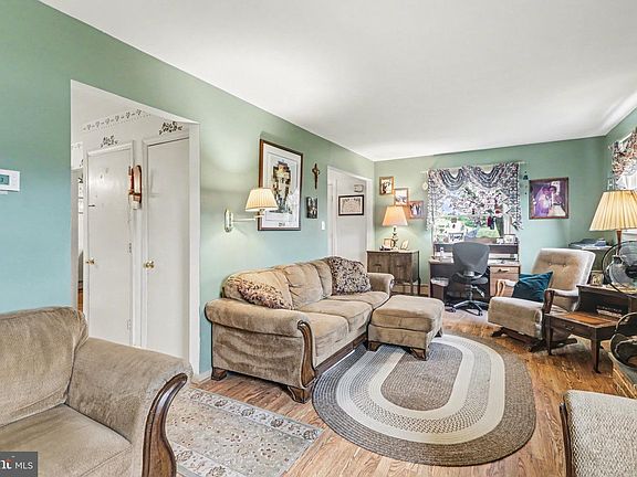 4th image of 309 Fairview St