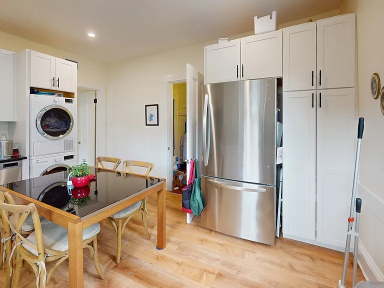 27 Cypress St — Photo 2