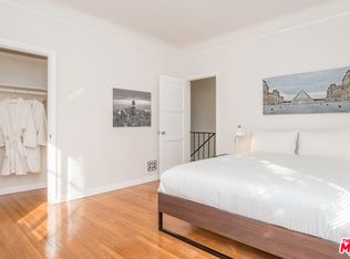 220 S Arnaz Dr APT A, Beverly Hills, CA 90211