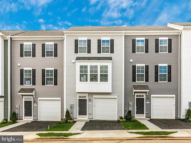 4 bed, 3.5 bath, 2132 sqft, $2,400 — Photo 1