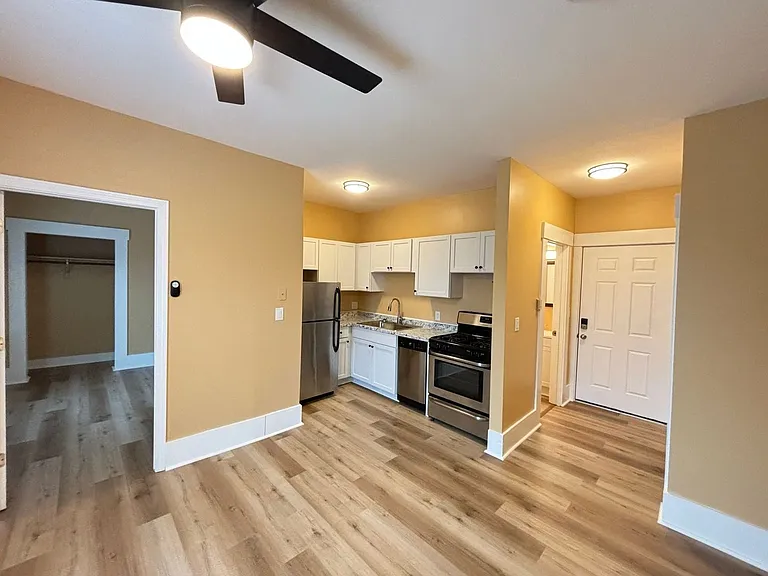 46 Glass St #2 — Photo 2
