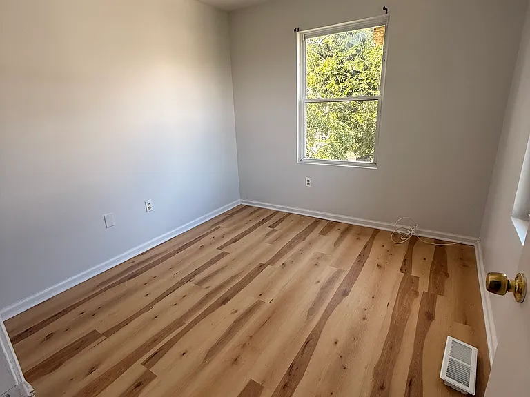 21 Avenue A — Photo 20