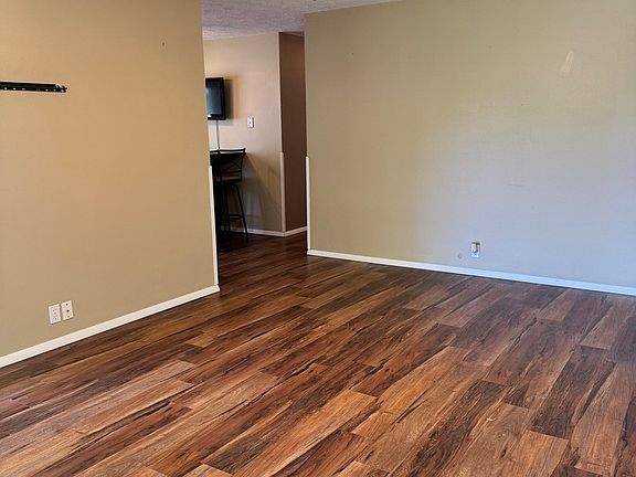 3rd image of 219 River Dr
