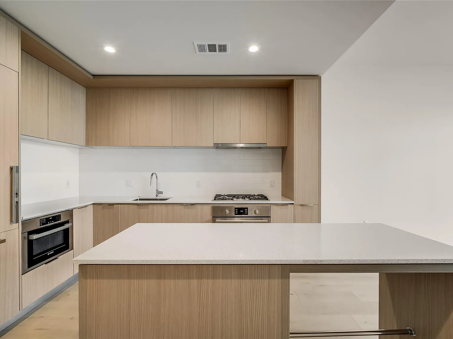 1 bed, 1.0 bath, 633 sqft, $2,900 — Photo 1