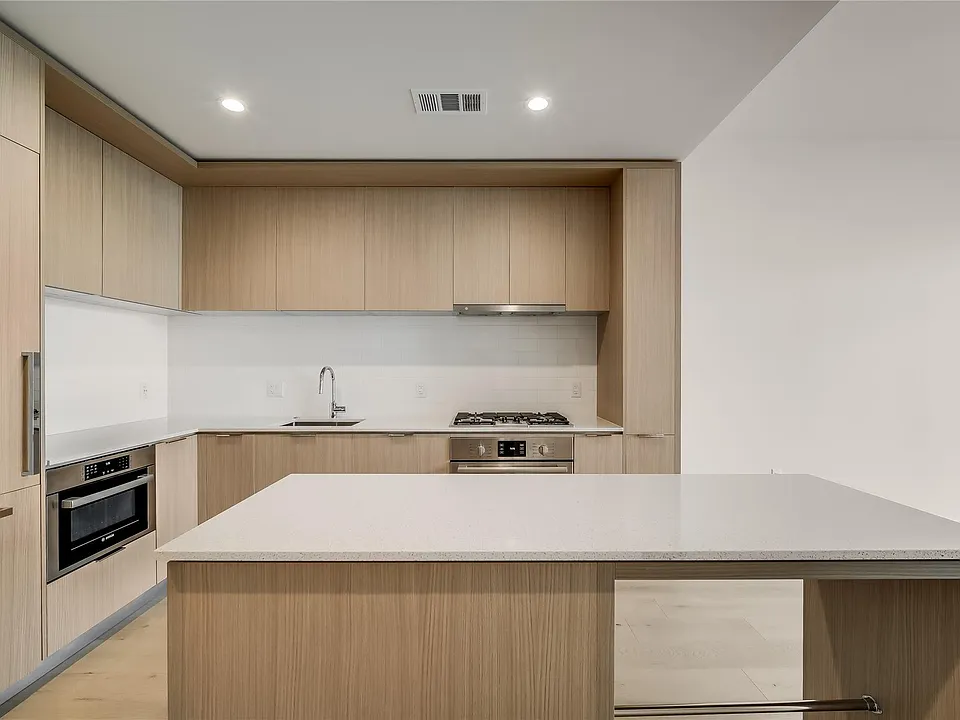 44 East Ave #2903