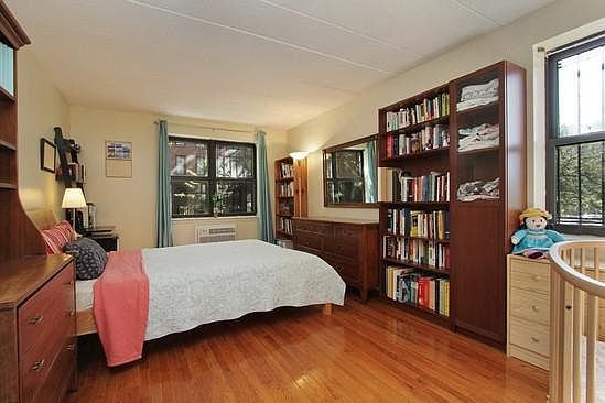 3rd image of 442 Clermont Ave APT D