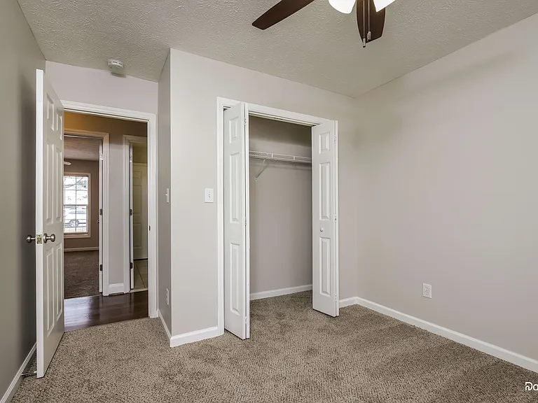 15 Hawthorne Ln — Photo 10
