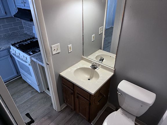 4th image of 17506 Grovewood Ave