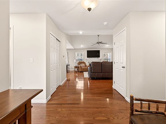 5th image of 39 Angela Villa Ln