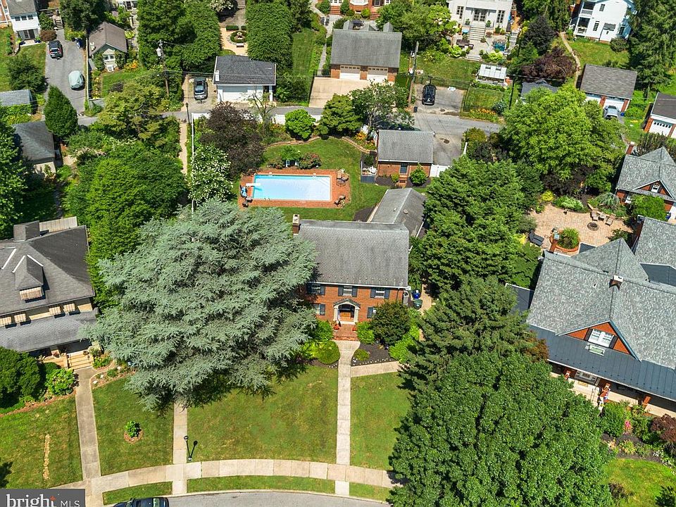 1st image of 305 College Pl