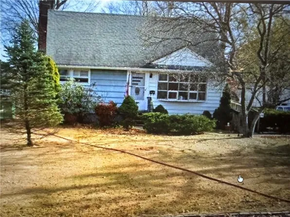 145 Dunham St, Staten Island, NY 10309