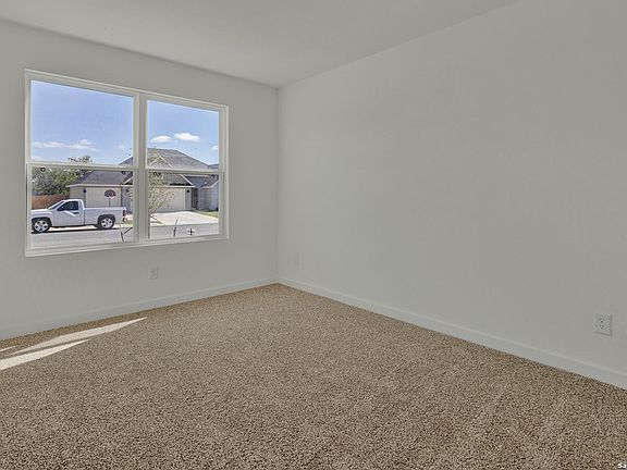 5th image of 720 GRACE LANE