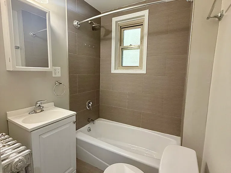 227 S 41st St #H — Photo 8