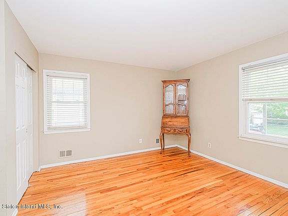 3rd image of 274 Ramapo Ave