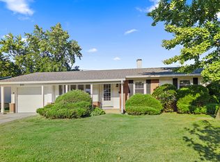 800 Penrith Ave, Elk Grove Village, IL 60007