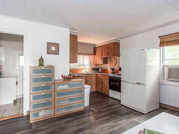 4th image of 17 Woodcliff Trl
