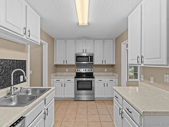 2nd image of 194 Commons Dr