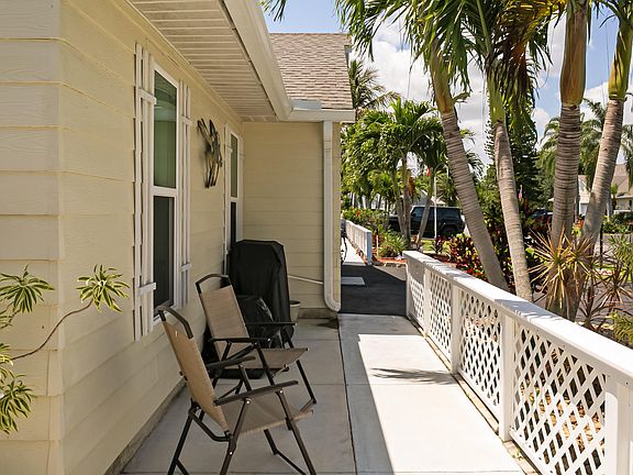 3rd image of 2524 SE Tropical East Circle E