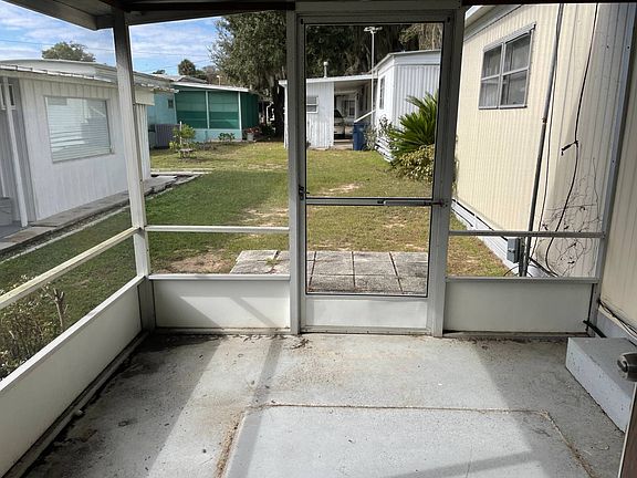 5th image of 100 Holly Dr