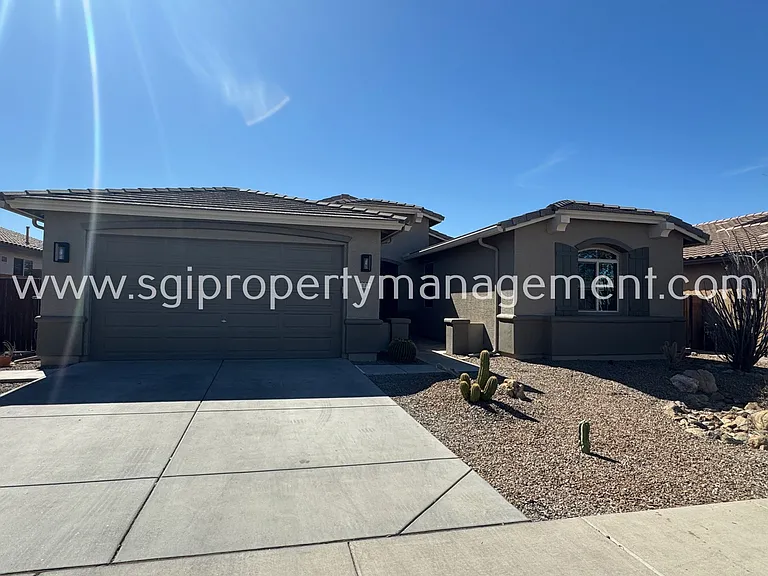 135 W Yellow Wood Ave — Photo 1