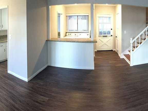 5th image of 376-382 N Hollywood Way