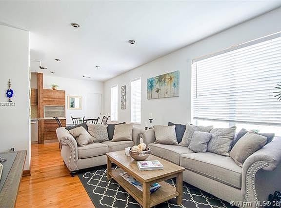 3rd image of 1502 Jefferson Ave APT 301