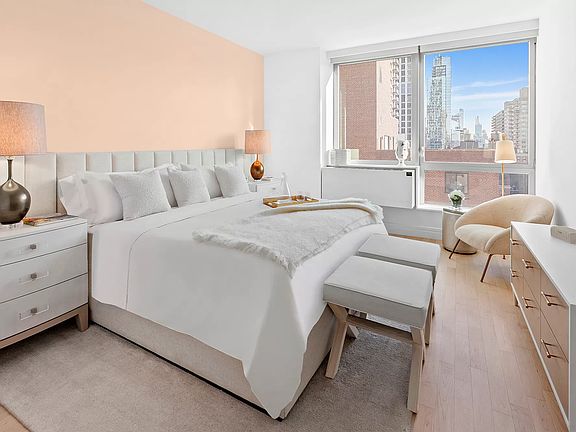 4th image of 212 W 72nd St #19A