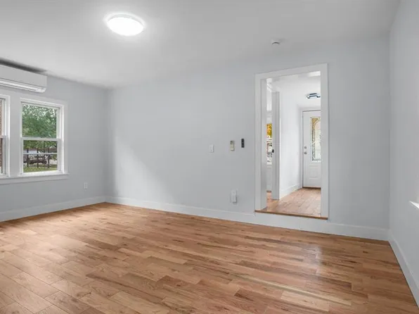 2738 Miles Avenue image 9 of 27