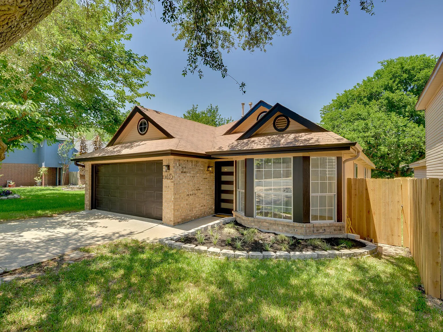 4 bed, 2.0 bath, 1369 sqft, $2,795 — Photo 2