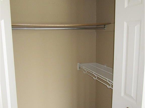 5th image of 180 Limeridge Rd W #401