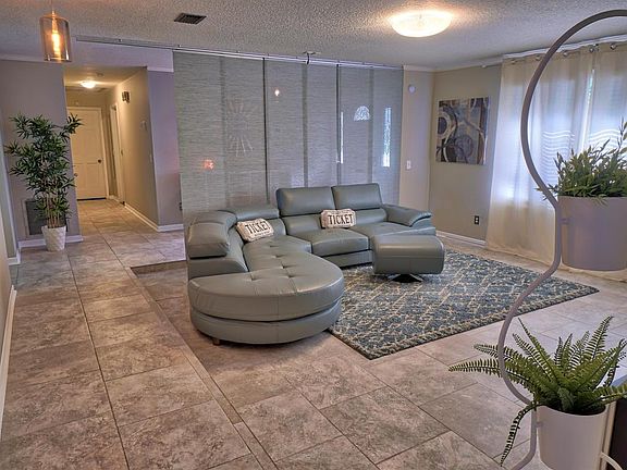 5th image of 3737 Cove Ct
