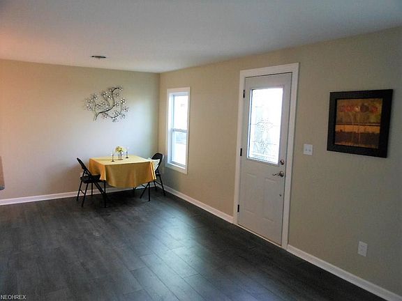 5th image of 406 Marguerite Ave
