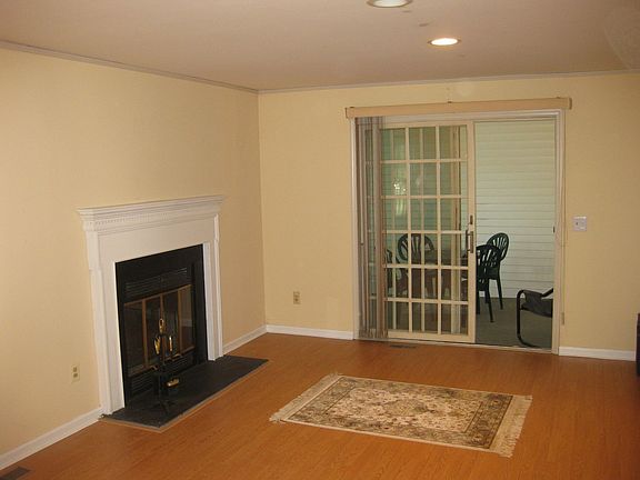 Living Rm w Fireplace