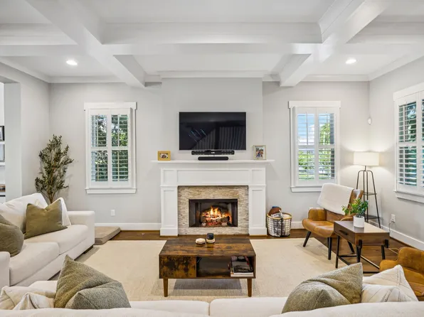 906 Acklen Ave, Nashville, TN 37203