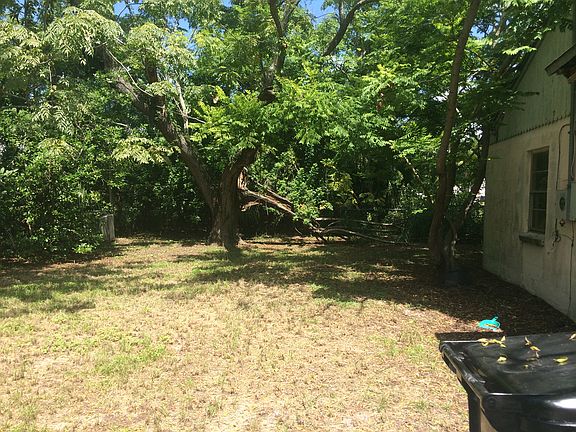 3rd image of 2704 W Orange Ave