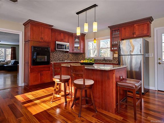 4th image of 42 Brentwood Dr
