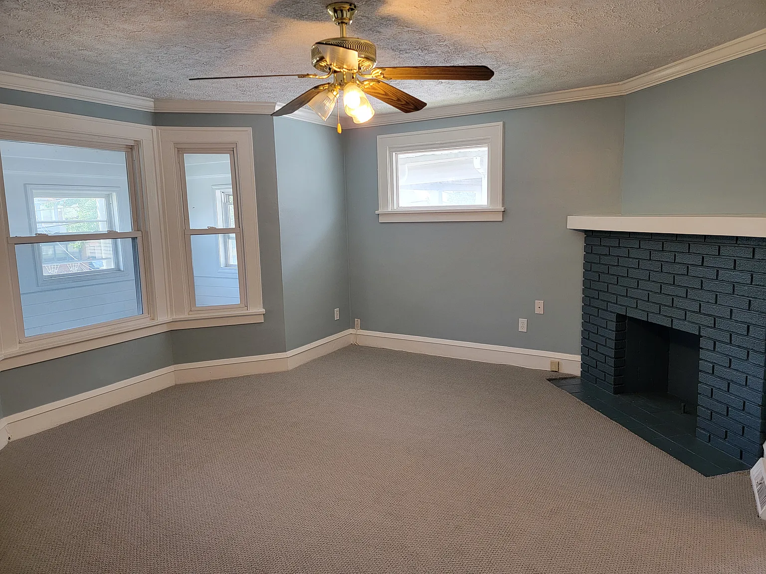 2 bed, 1000 sqft, $1,300 — Photo 1