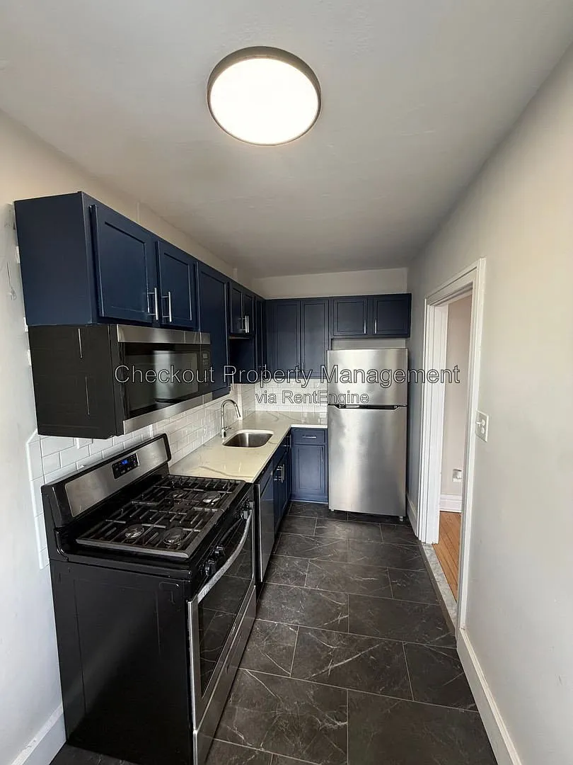 1 bed, 1.0 bath, 800 sqft, $995 — Photo 2