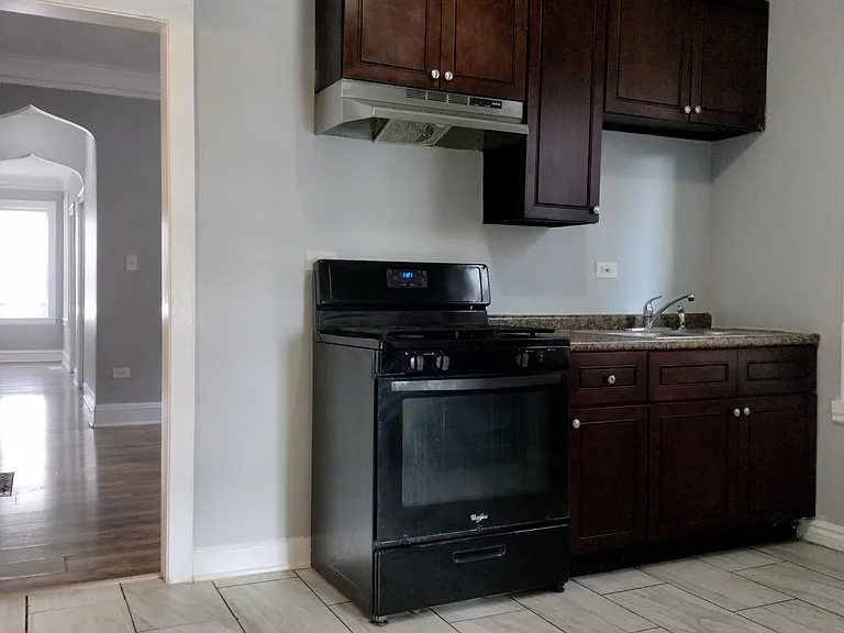 705 E 92nd St — Photo 10
