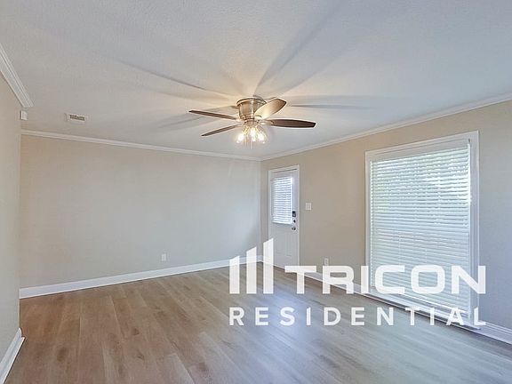3rd image of 3920 Calmont Ave
