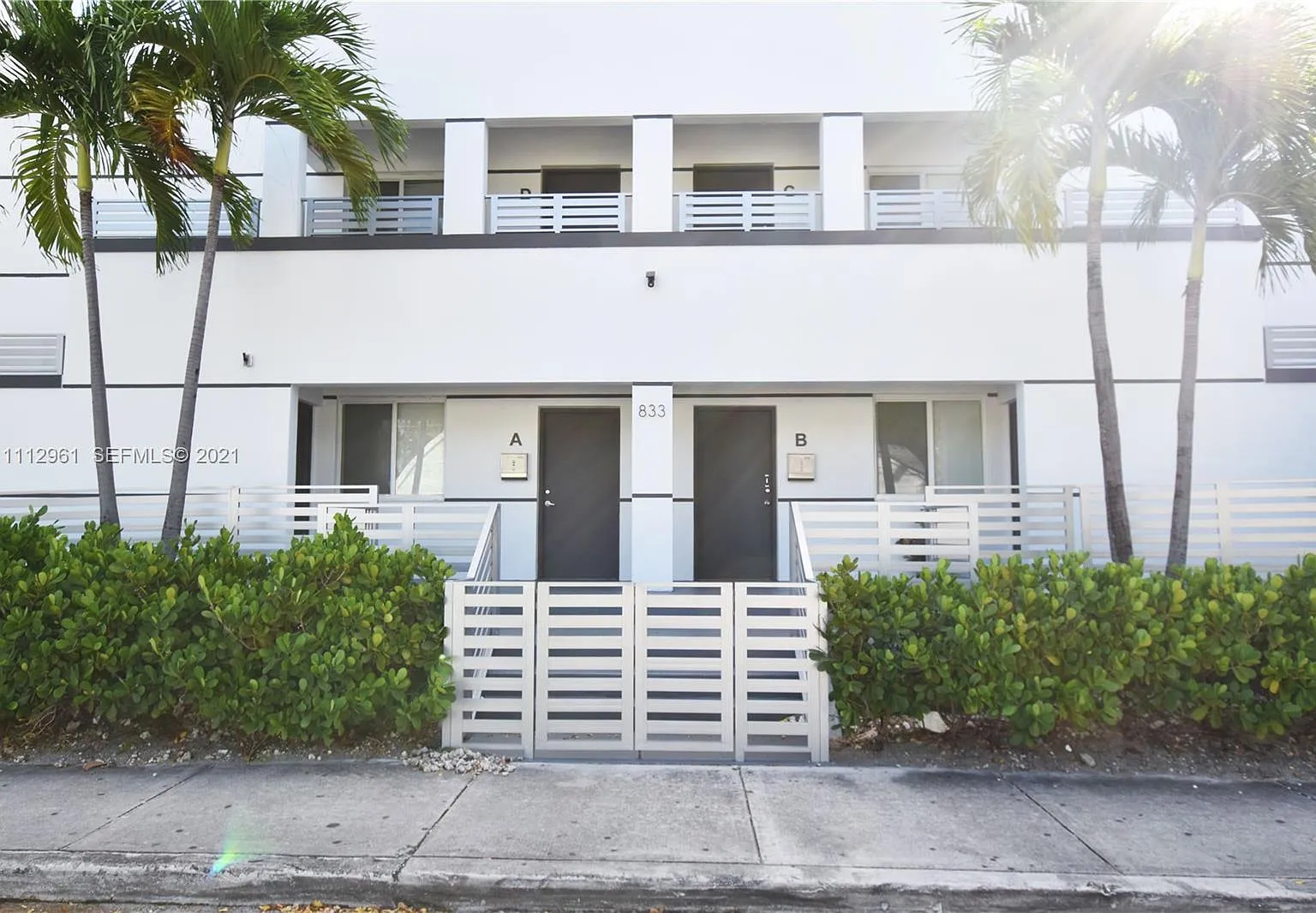 2 bed, 700 sqft, $2,050 — Photo 1