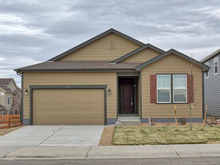 401 Tippen Pl — Photo 1