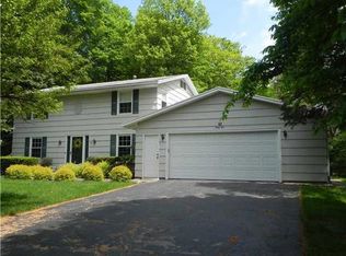 42 Valley Green Dr, Penfield, NY 14526