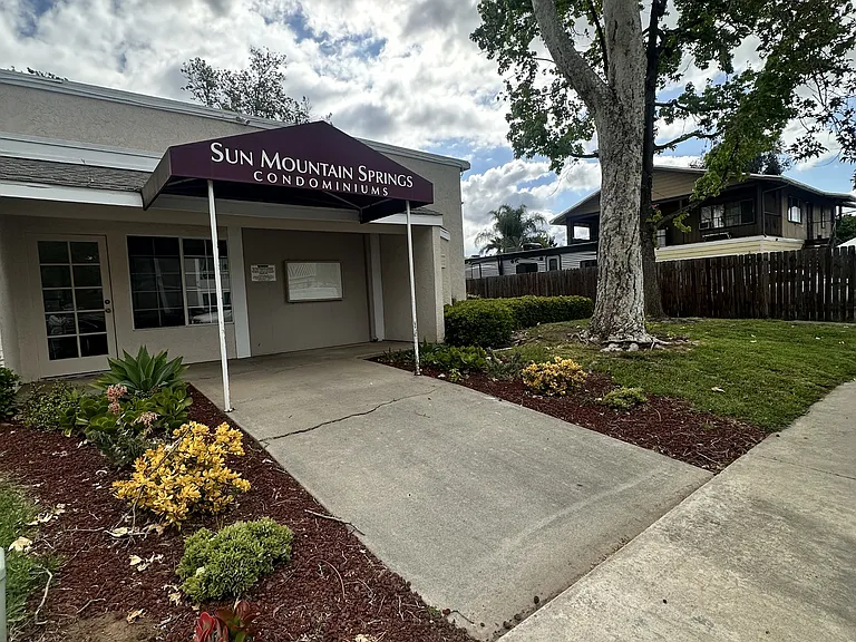 512 Sandalwood Pl — Photo 42