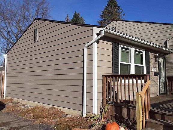 3rd image of 1323 Carol Dr