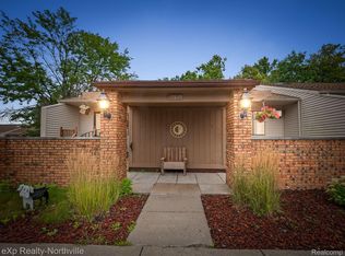 25635 Lexington Dr UNIT 2, South Lyon, MI