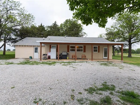 5831 County Road 5900, Cherryvale, KS 67335